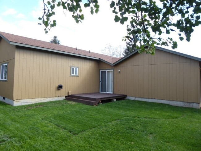 Building Photo - 1774 NE Bobbie Ct