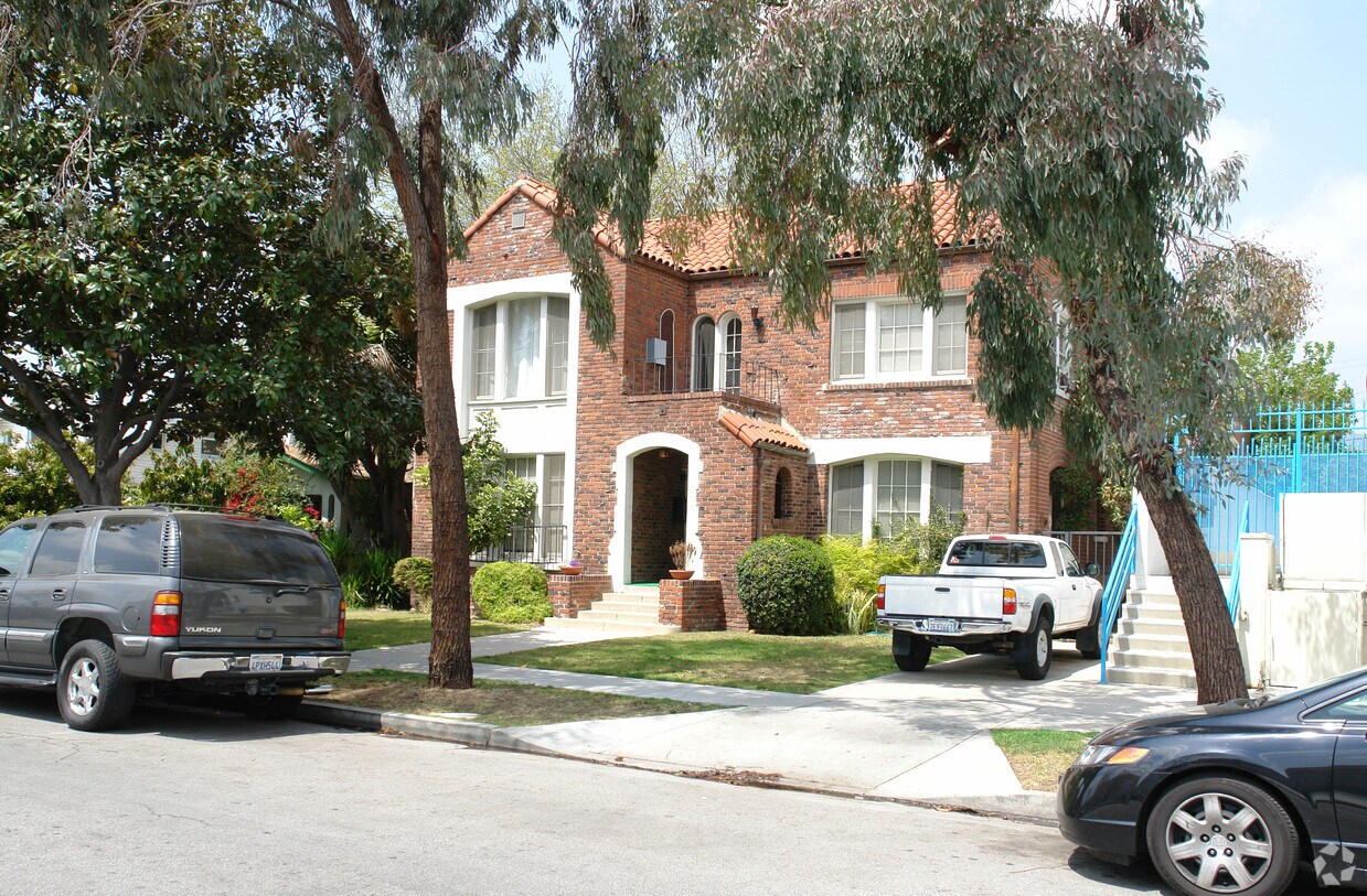 Primary Photo - 213 E Acacia Ave