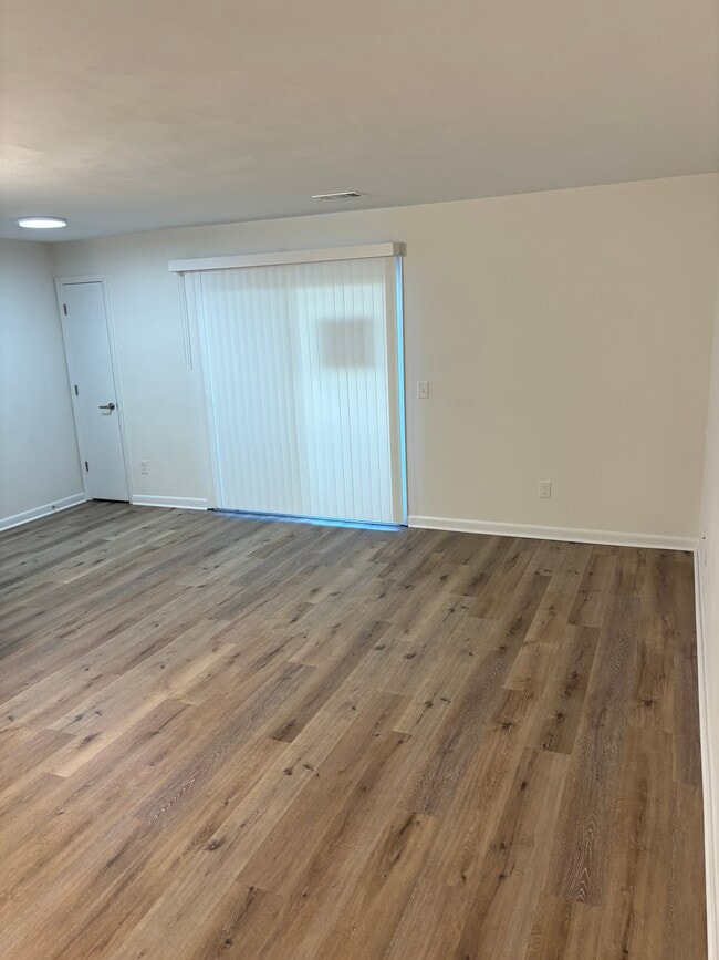 Building Photo - 1207 University Ter