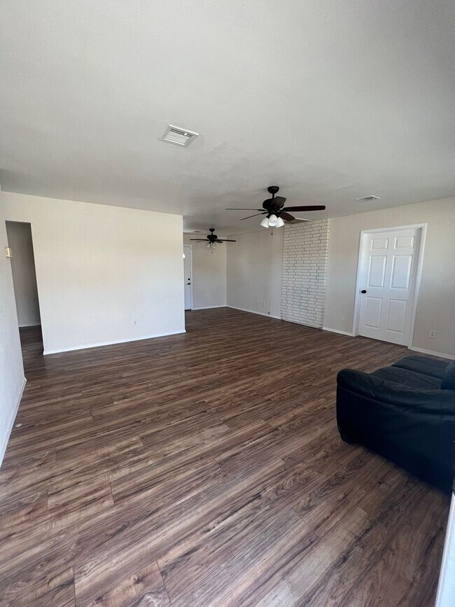 Building Photo - Charming 4 bedroom, 2 bathroom home in Pre...