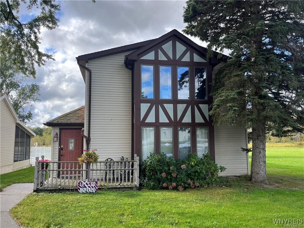 Foto principal - 3279 Clinton St