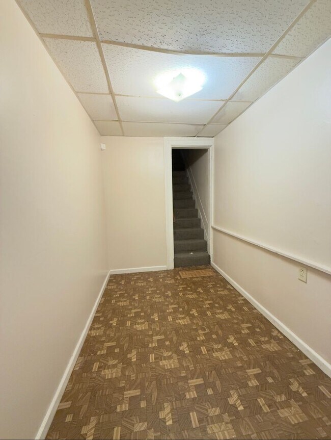 Building Photo - KEE - 909-911 N 10th