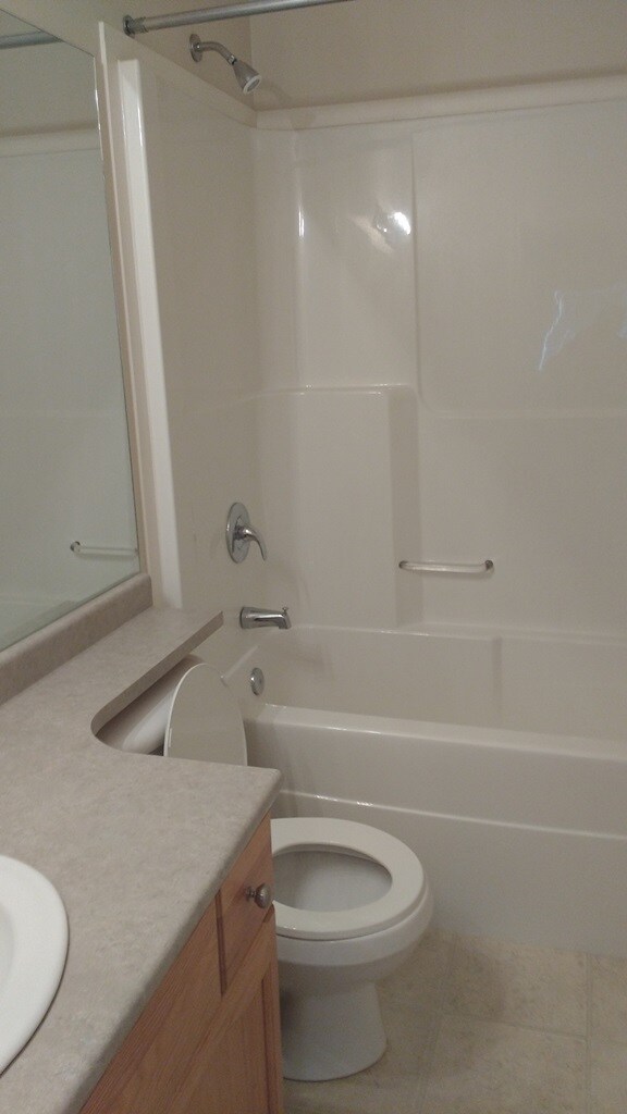 Photo du bâtiment - 3 Bed 2 Bath Unit in Edmonton, AB