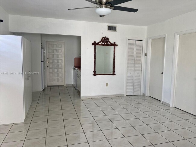 Building Photo - 1011 NW 33rd Ave