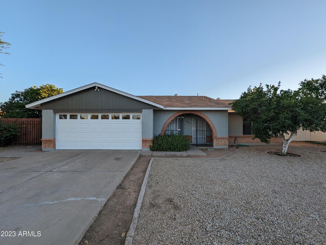Foto principal - 3309 E Hartford Ave