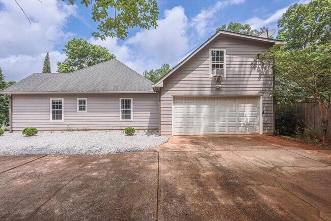 Building Photo - 5377 Fawn Ivey Ln