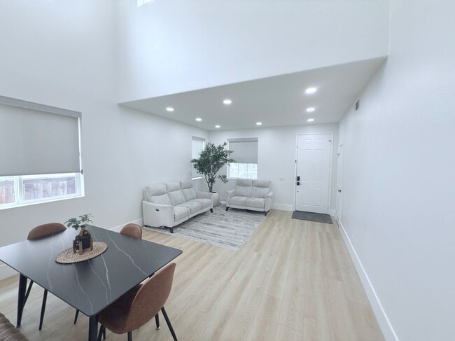Building Photo - 7048 E Horizon Dr