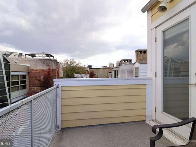 Building Photo - Gorgeous Federal Hill 3bd/2ba with Modern Amenities, CAC, W/D and Upper Deck! Available 8/10