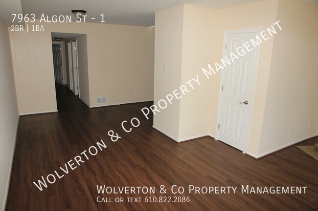 Building Photo - Spacious 2 Bedroom, 1 Bath Available Immed...