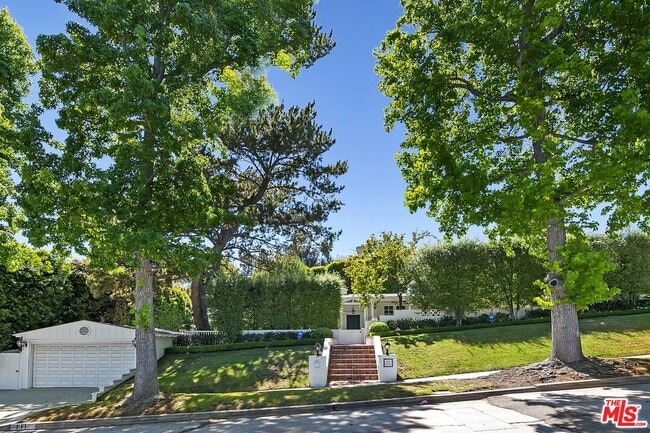 Building Photo - 111 S Glenroy Ave