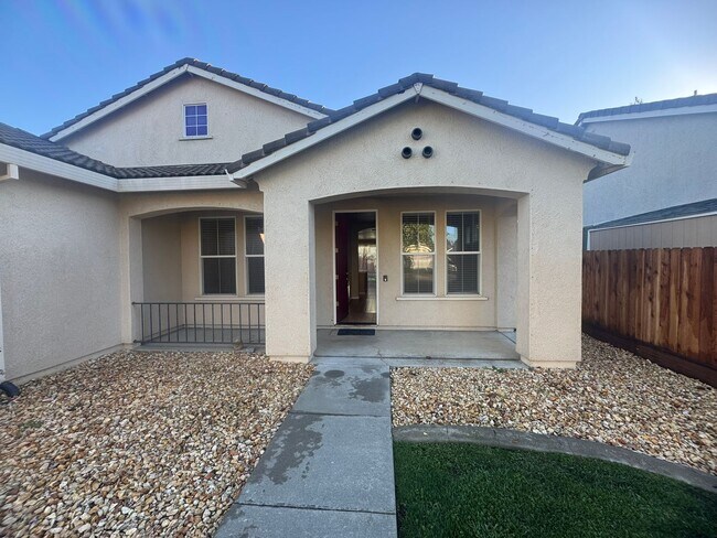 Foto del edificio - Spacious 4 Bedroom Home in Elk Grove