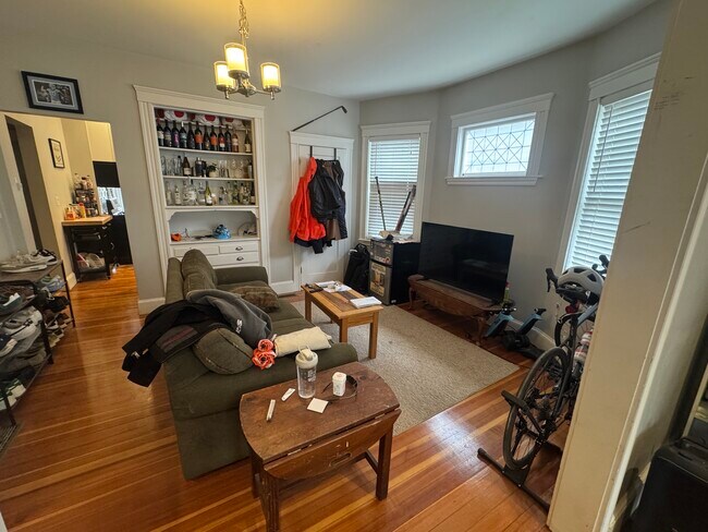 Building Photo - 26 Roseclair St