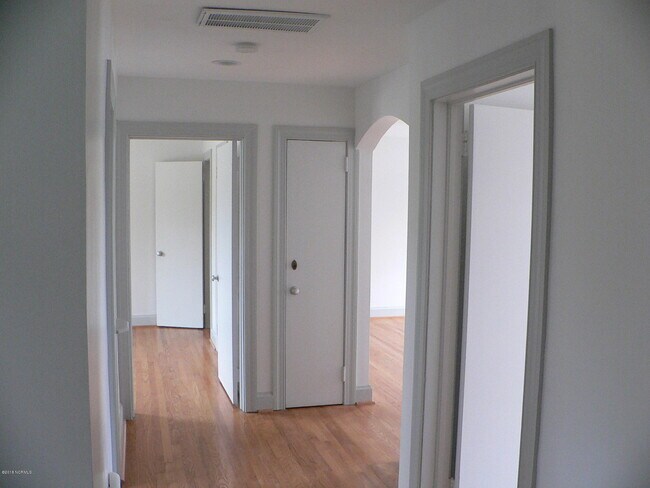 Building Photo - 119 Pollock St