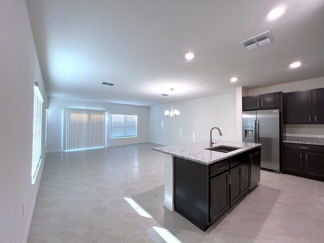 Building Photo - 758 Stoney Pointe Cir