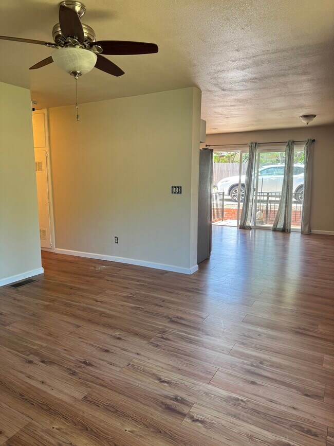 Foto del edificio - 211 Mulberry Ln