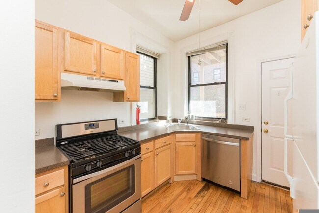 Foto del edificio - 907 W Addison St