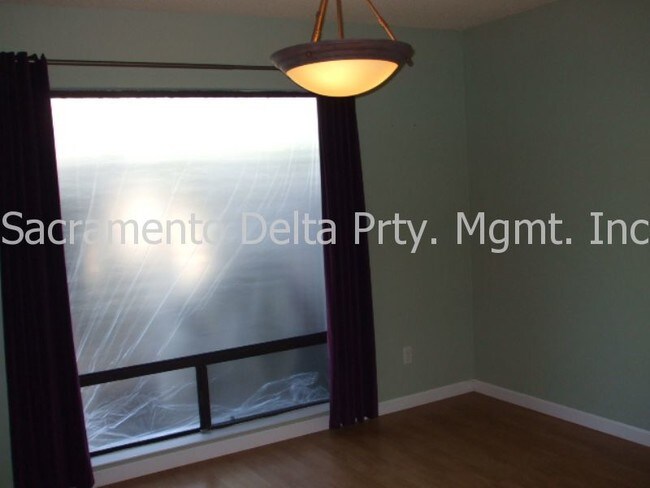 Foto del edificio - 8048 Briar Ridge Ln