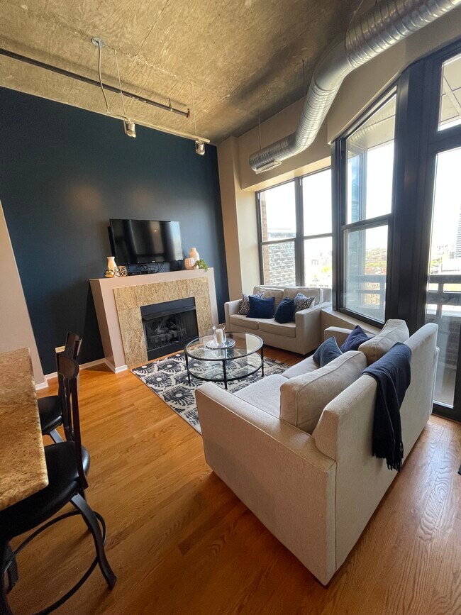 Living room - 849 N Franklin St