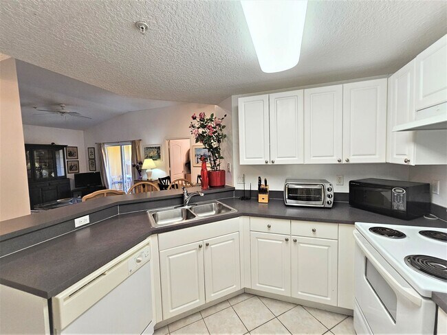 Foto del edificio - 5050 Fairways Cir