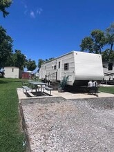 Building Photo - 416 Maplewood Dr