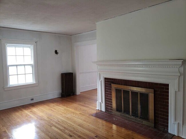 Building Photo - 146 Hooker Ave