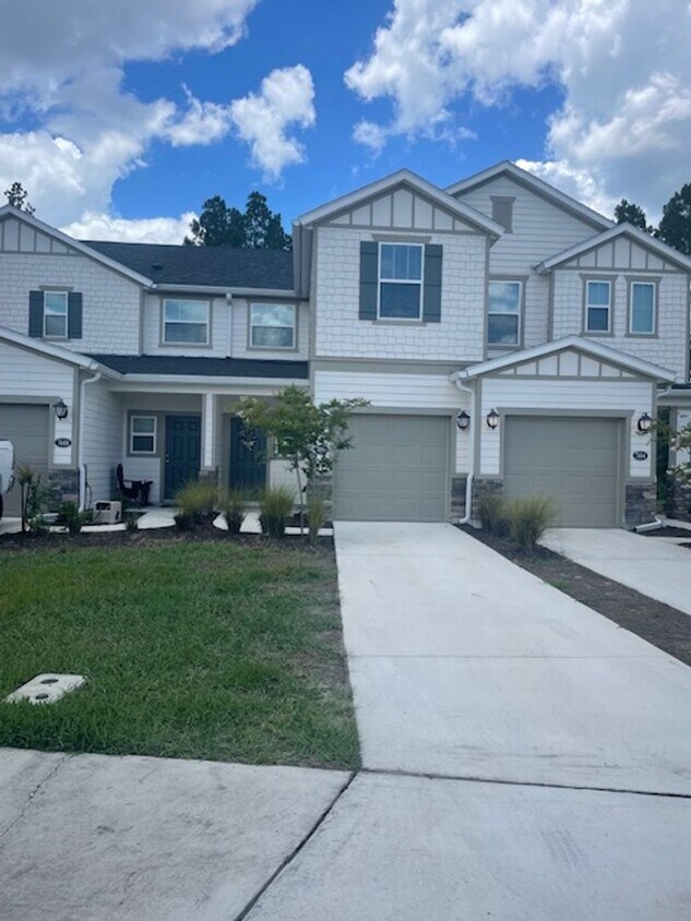 Primary Photo - Beautiful 3/2.5 2023 Townhome Oakleaf