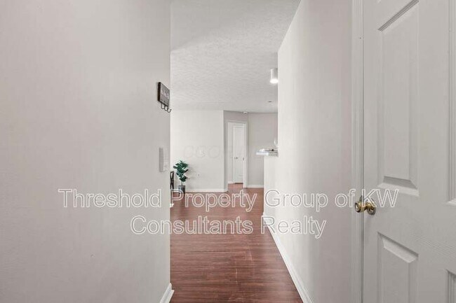 Building Photo - 6823 Meadow Creek Dr