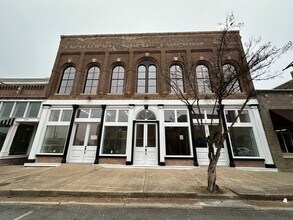 Building Photo - 151 W Main St