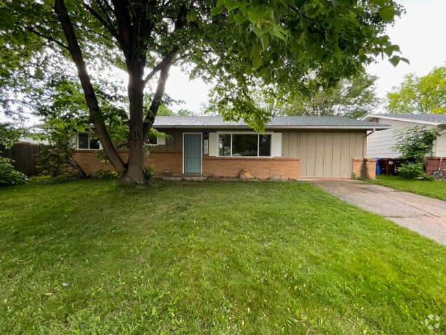 Building Photo - 2405 Tamarac Dr