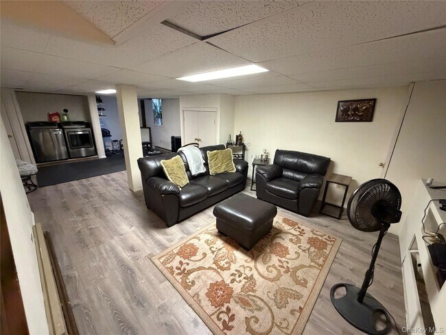 Foto del edificio - 23 Hawthorn Ct