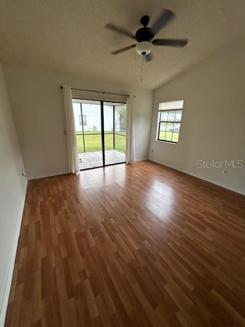 Foto del edificio - 102 Candlewick Ct