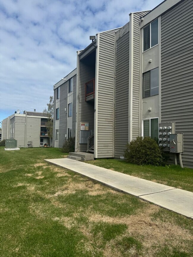 Foto del edificio - Spacious condo unit in East Anchorage