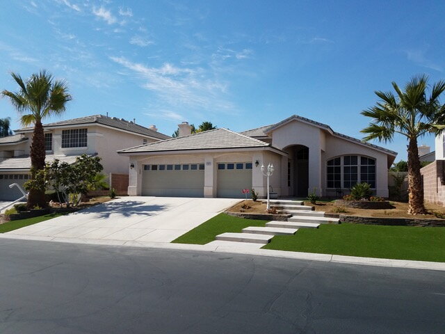 Building Photo - Elegant Single-Story Pool Home in Gated Community with Upgraded Kitchen & Easy-Care Backyard Pool...