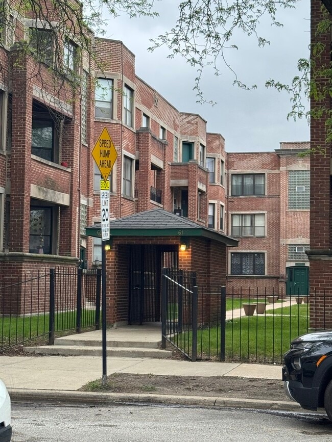Building Photo - 6108 S Dorchester Ave