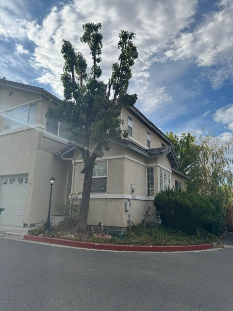 Building Photo - 535 Warren Ct