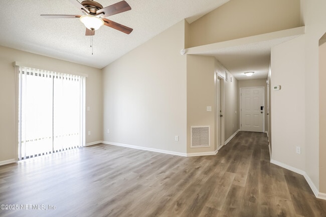 Building Photo - 1881 Manitoba Ct S
