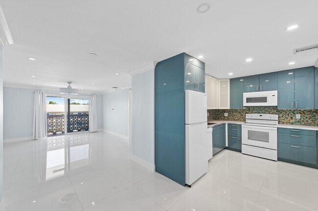 Foto del edificio - 3220 Bayview Dr