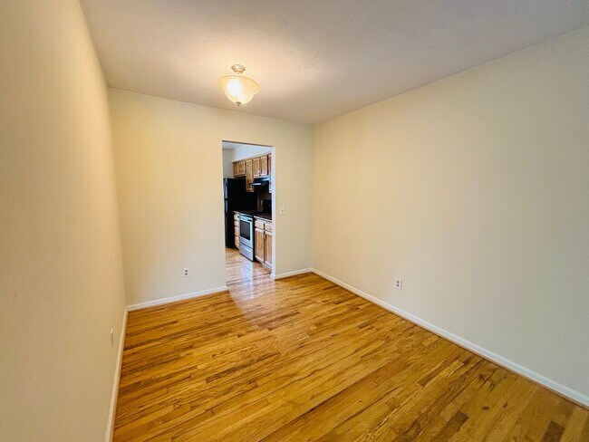 Foto del edificio - 4 Bedroom, 3.5 Bath Townhouse Currently Unavailable; Lease Pending