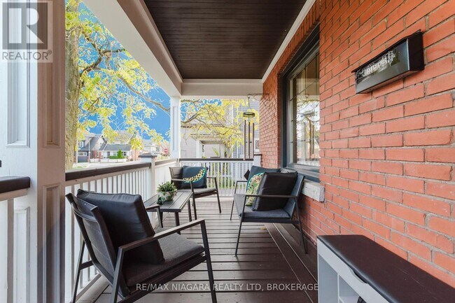 Building Photo - UPPER UNIT - 4765 SECOND AVENUE