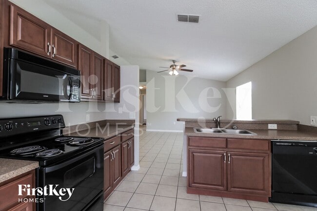 Building Photo - 6564 Viewpoint Ct