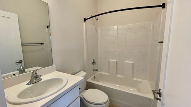 Foto del edificio - Brand New Construction Studio Apartment with Air Conditioning in the Ironworks Building