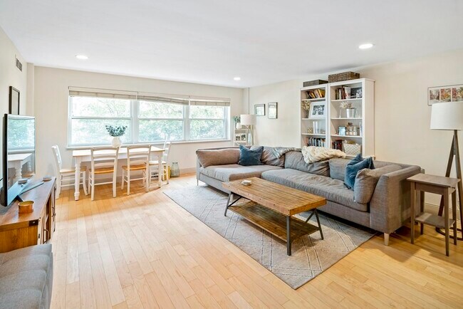 Foto del edificio - 1600 Beacon St