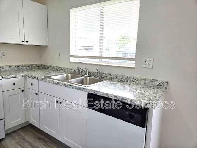 Foto del edificio - 5122 Muriel Ln