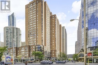 Building Photo - 633-633 Bay St.