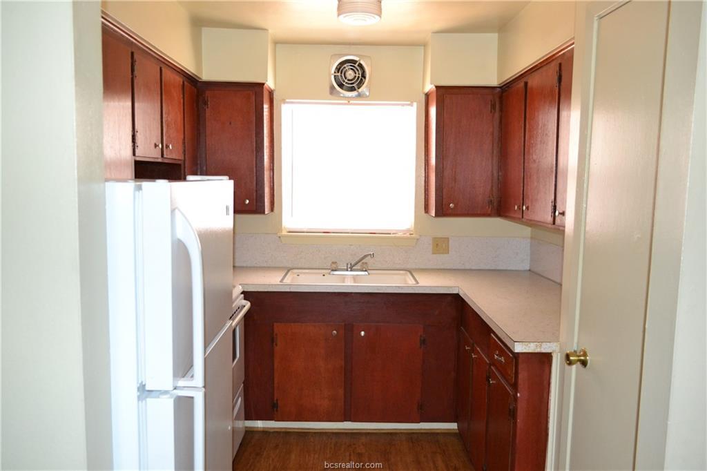 Primary Photo - 401 Lake St