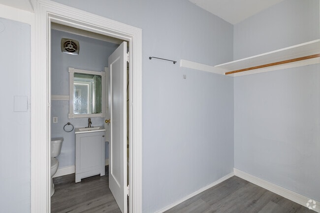 Estudio - 500 pies cuadrados - Armario y baño - 1432 N Formosa Ave