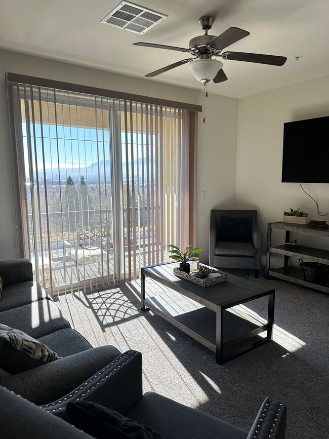Building Photo - Fully Furnished beautiful 3-bedroom, 2.5-b...