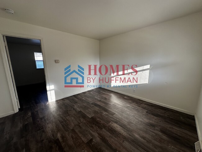 Building Photo - One Bedroom Apartment | Fort Branch