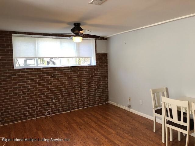 Building Photo - 220 Essex Dr