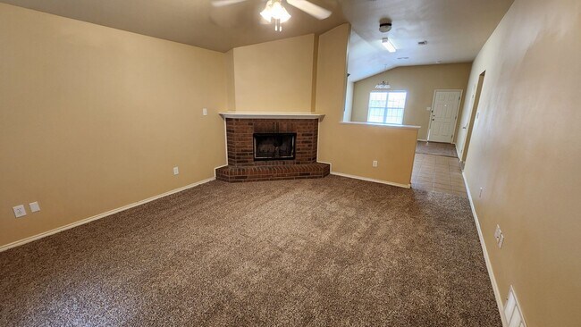 Foto del edificio - Half off first full month's rent/ Frenship...